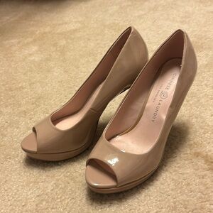 Chinese Laundry platform heel nude patent size 8